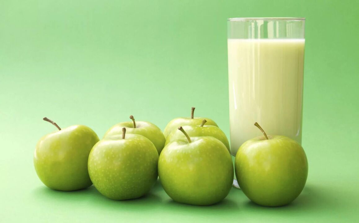 Kefir with apples for a snack on kefir diet